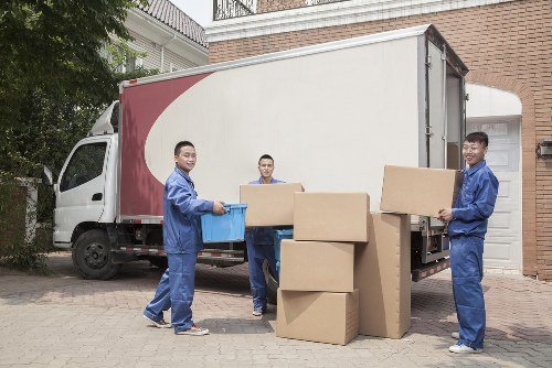 Packing materials and moving boxes for South Kensington homes