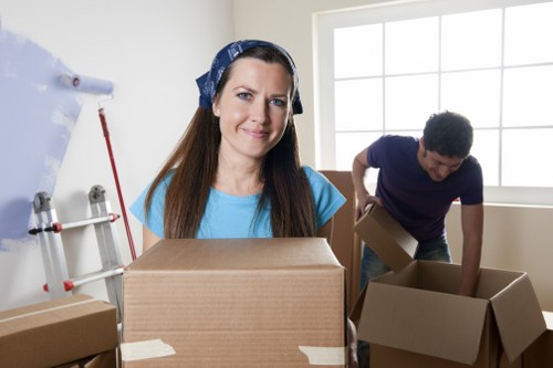 Local moving team providing packing and unpacking services in South Kensington
