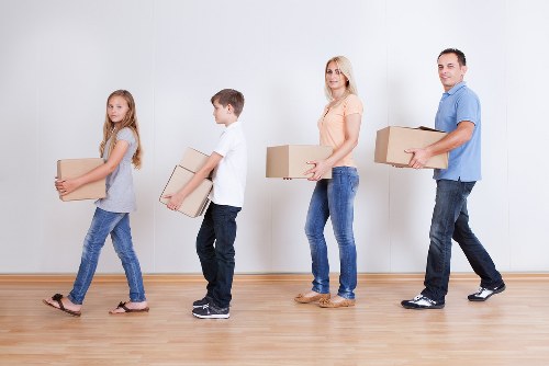 Affordable student removals and storage support in South Kensington